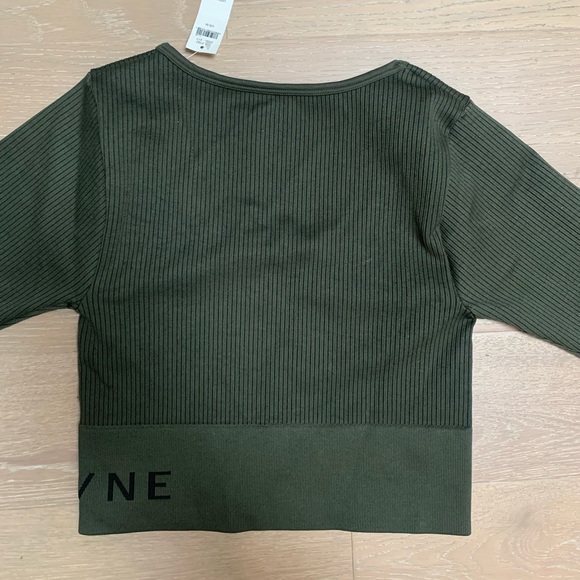 Aerie OFFLINE Sidewalk Seamless Ribbed Long Sleeve Cropped T-Shirt - Picture 5 of 5